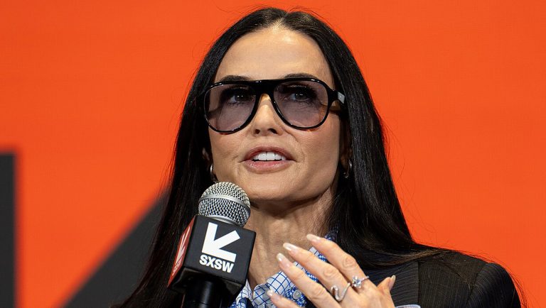 Demi Moore Teeth loss to Stress